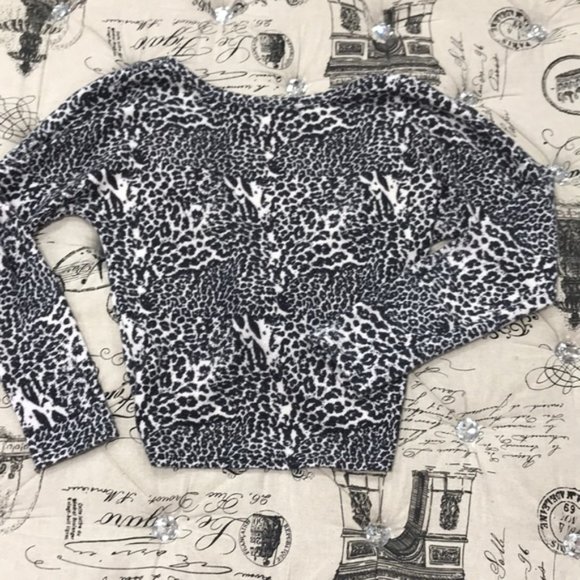 Poof New York Leopard Twist Back Long Sleeve Top - Picture 3 of 6